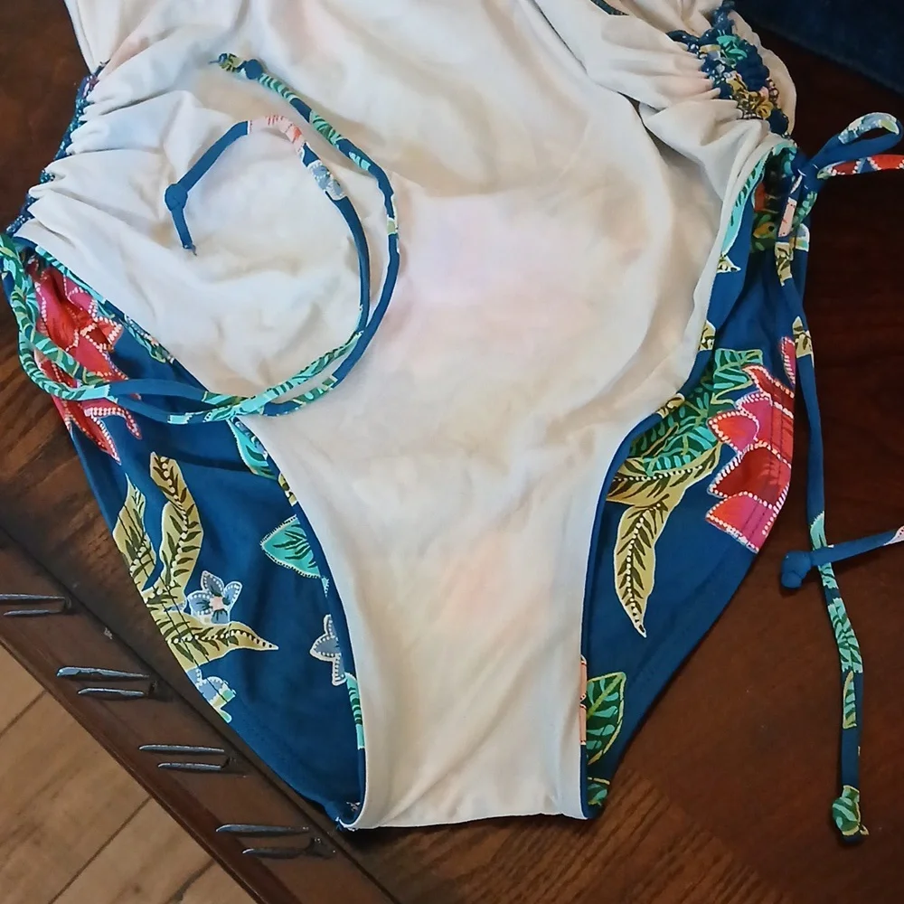 Women's Atlantic Tropical Floral Blue One-piece Swimsuit. Size M - Picture 17 of 17